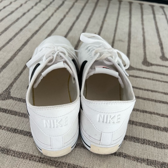 White and black Nike’s - Picture 4 of 5